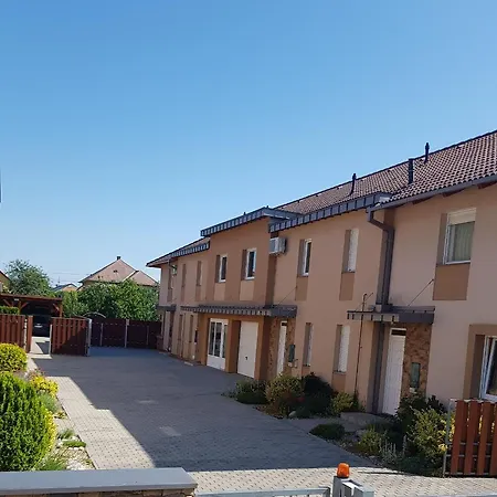 Chalet Keszthely アパート