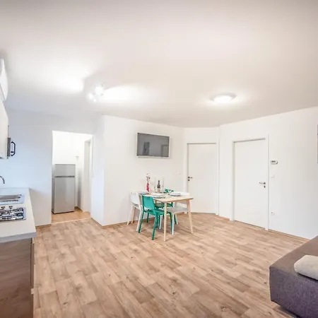 アパート Chalet Keszthely ケストヘイ